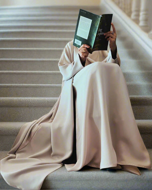 Muslim woman wearing Haya reversible abaya - luxurious dual-tone Korean fabric modest dress USA - Canada